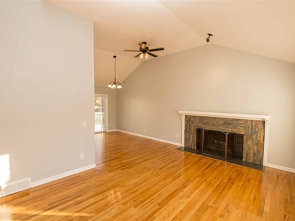 5th image of 4 Linda Ct