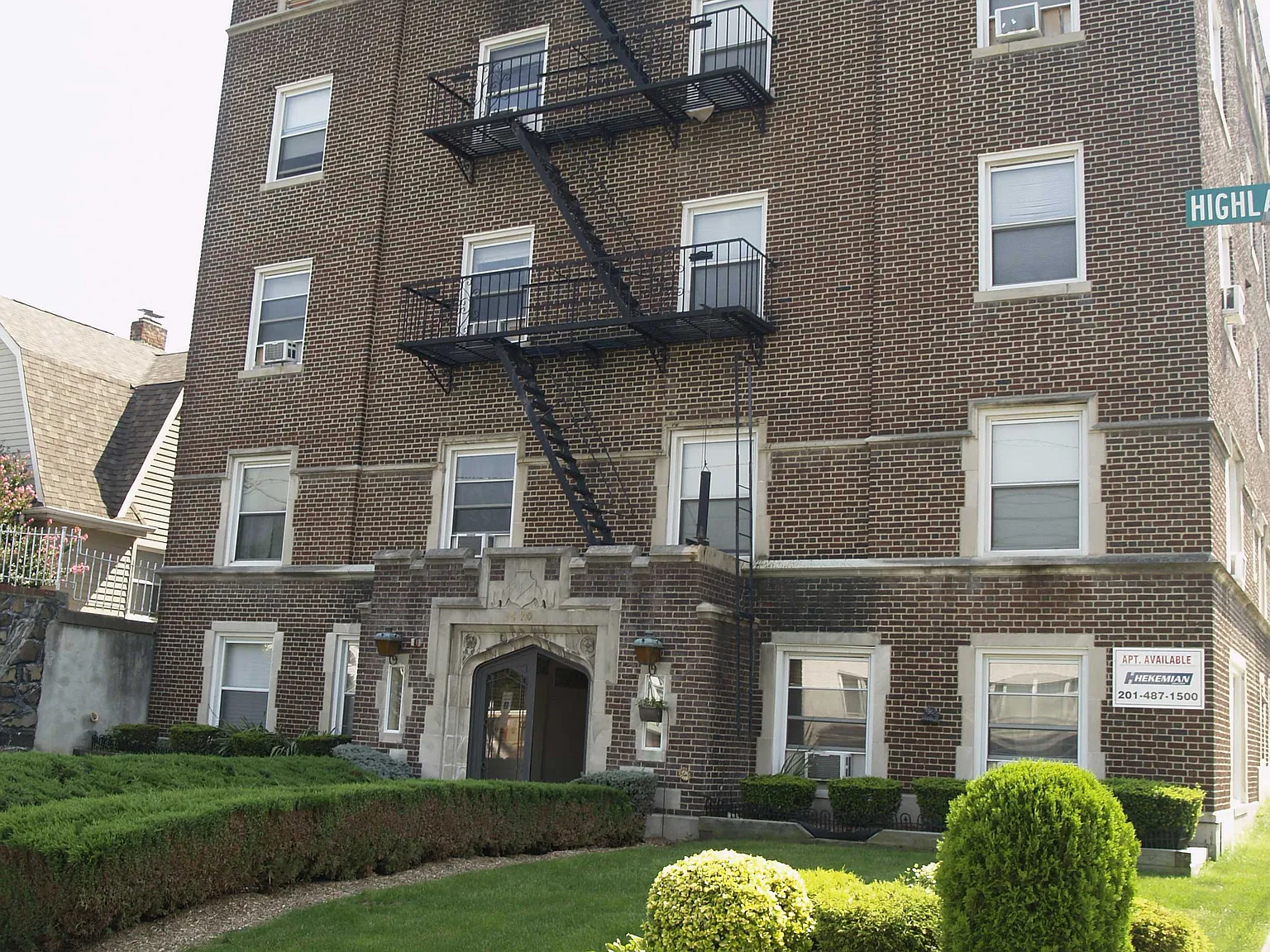 Poplar Place — Photo 2