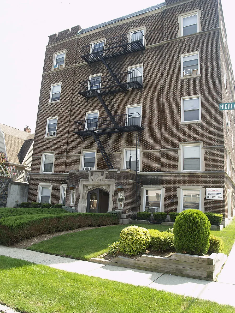 Building Photo - Poplar Place