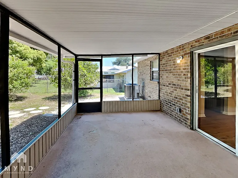 132 E Poinsettia St — Photo 17