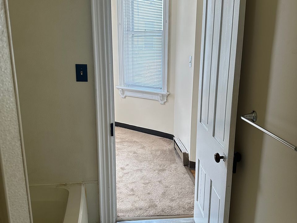 1st image of 323 E King St #1