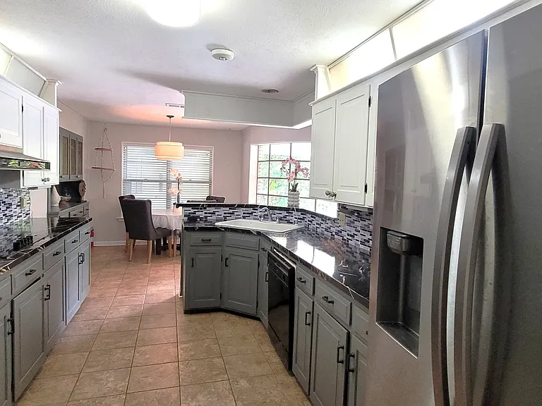 204 Overhill Dr — Photo 4