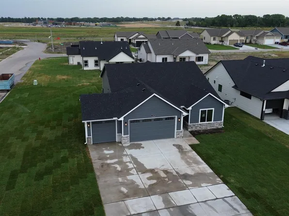 1500 E Appleton St, Valley Center, KS 67147