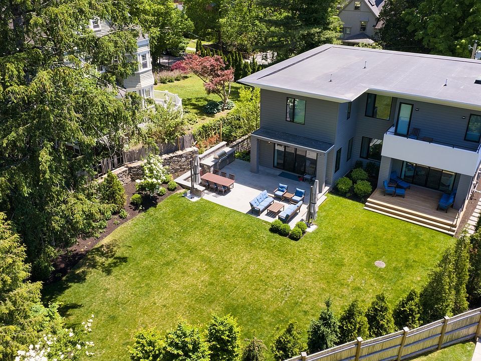 1st image of 221 Gardner Rd