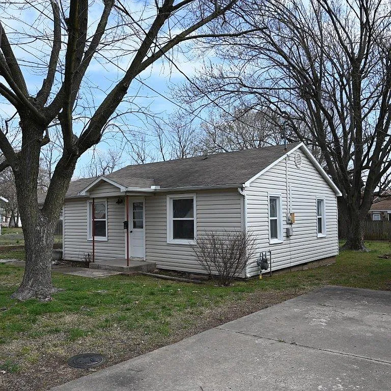 2 bed, 732 sqft, $1,200 — Photo 1