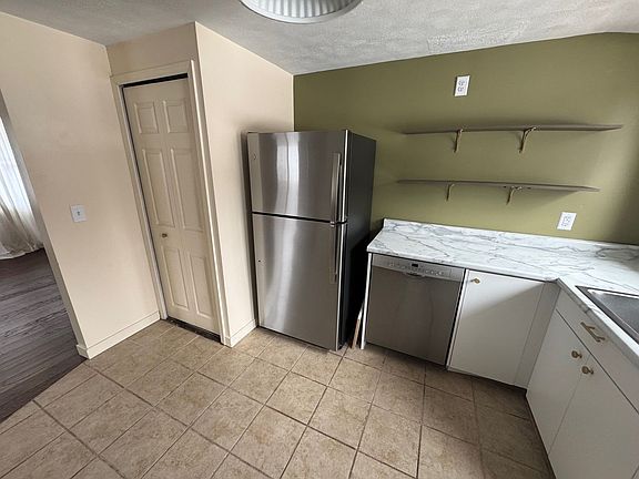 4th image of 3832 Brook Dr