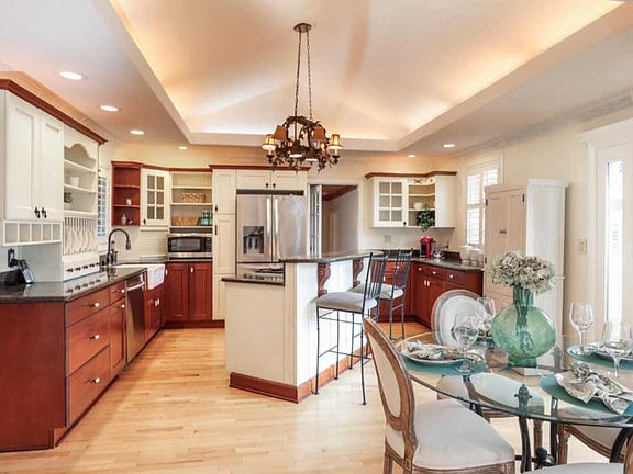 3rd image of 4986 Bel Canto Dr