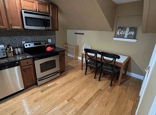 136 S 8th St #E, Philadelphia, PA 19107