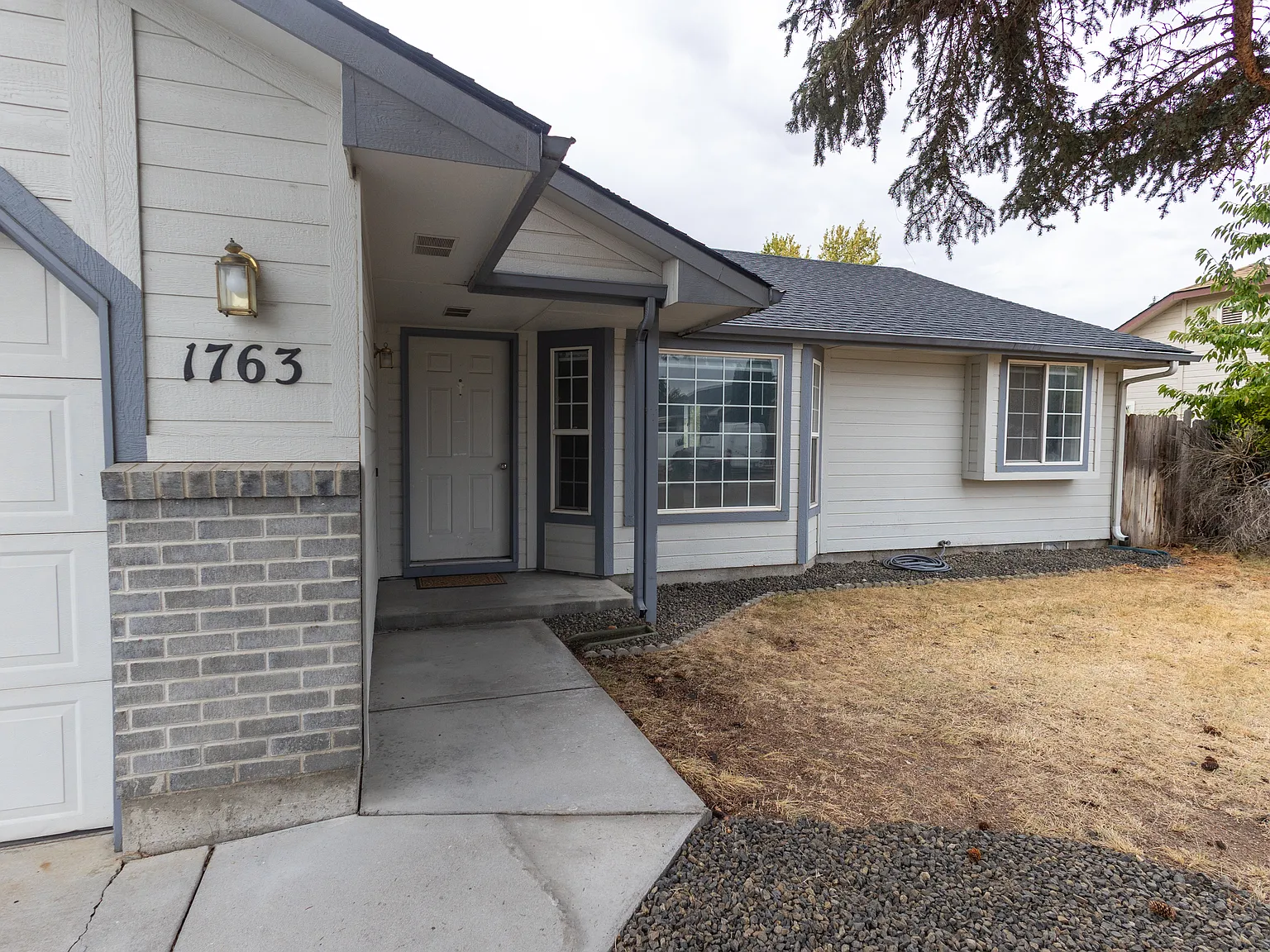3 bed, 2.5 bath, 1316 sqft, $2,100 — Photo 2