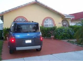 2626 W 70th St, Hialeah, FL 33016