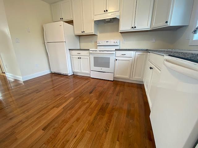 1st image of 550 Westchester Ave APT 2