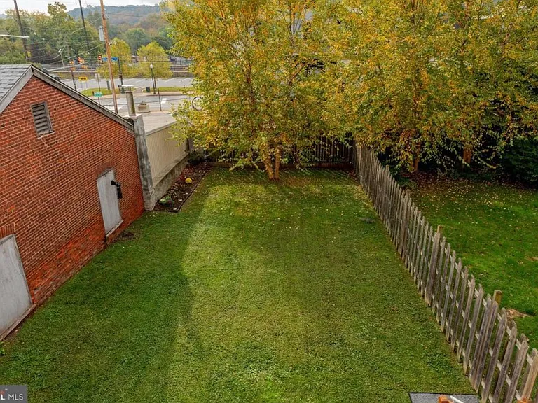 204 Highland Ave — Photo 18