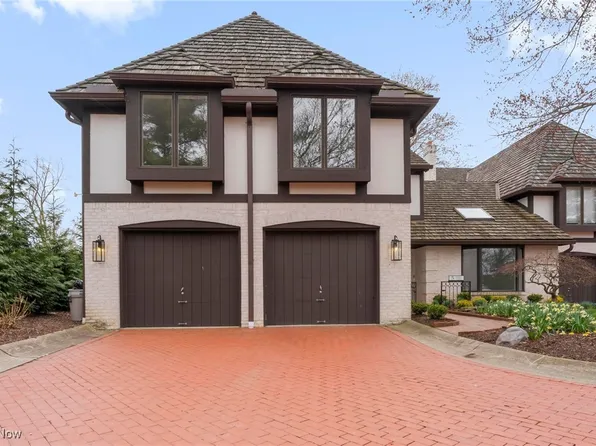 5 Windsor Ct, Rocky River, OH 44116