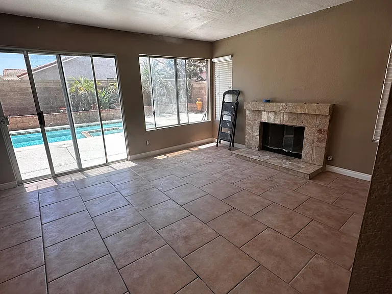 4277 Harbor Ct — Photo 6