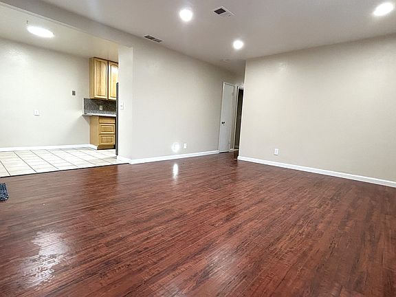 3rd image of 665 E Olive Ave #4