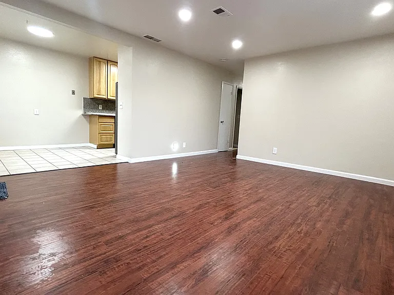 665 E Olive Ave #4 — Photo 3