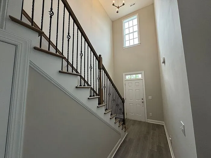 3 bed, 2.5 bath, 2228 sqft, $2,450 — Photo 3