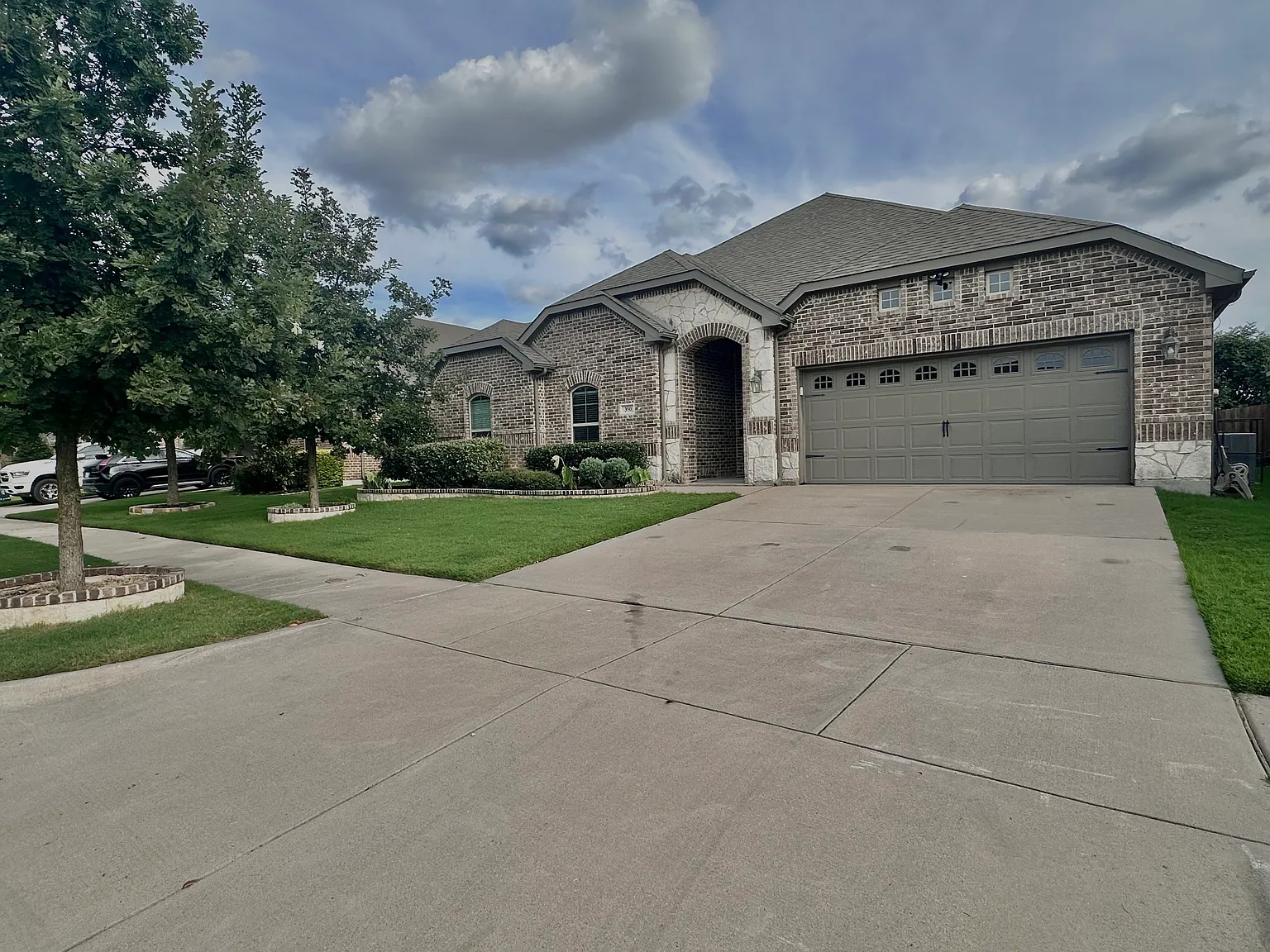 4 bed, 2254 sqft, $2,995 — Photo 2