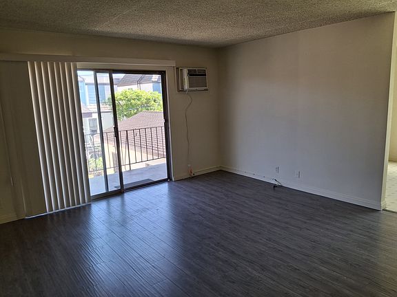 3rd image of 1016 S Marguerita Ave #D