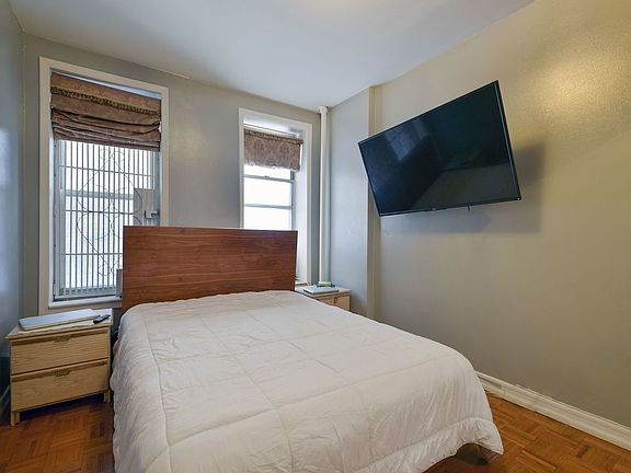 3rd image of 110 Forsyth St #6