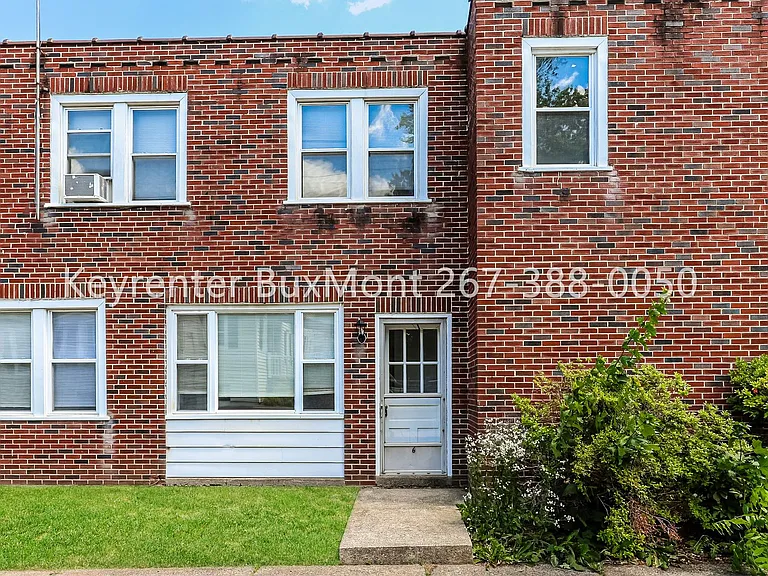 198 N Washington - Brick — Photo 14
