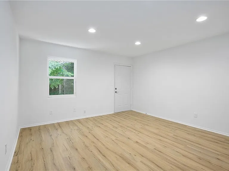 1170 Greenwich St SW #3 — Photo 4