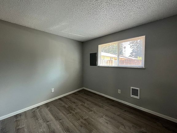 5th image of 720 SE 187th Ave #112