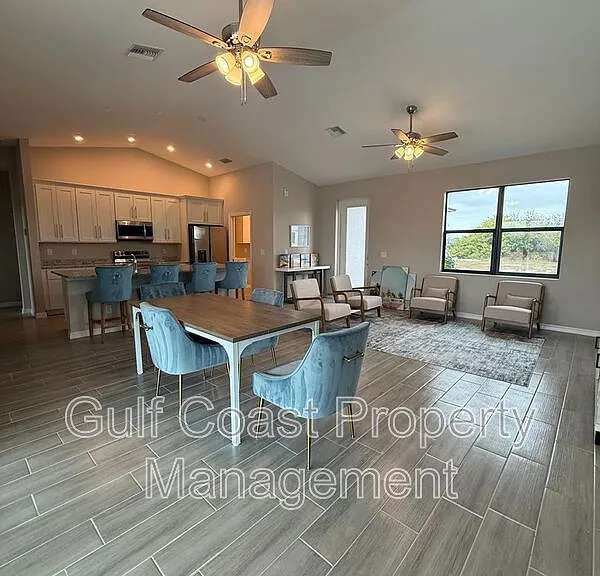 2609 NE 5th Pl — Photo 6