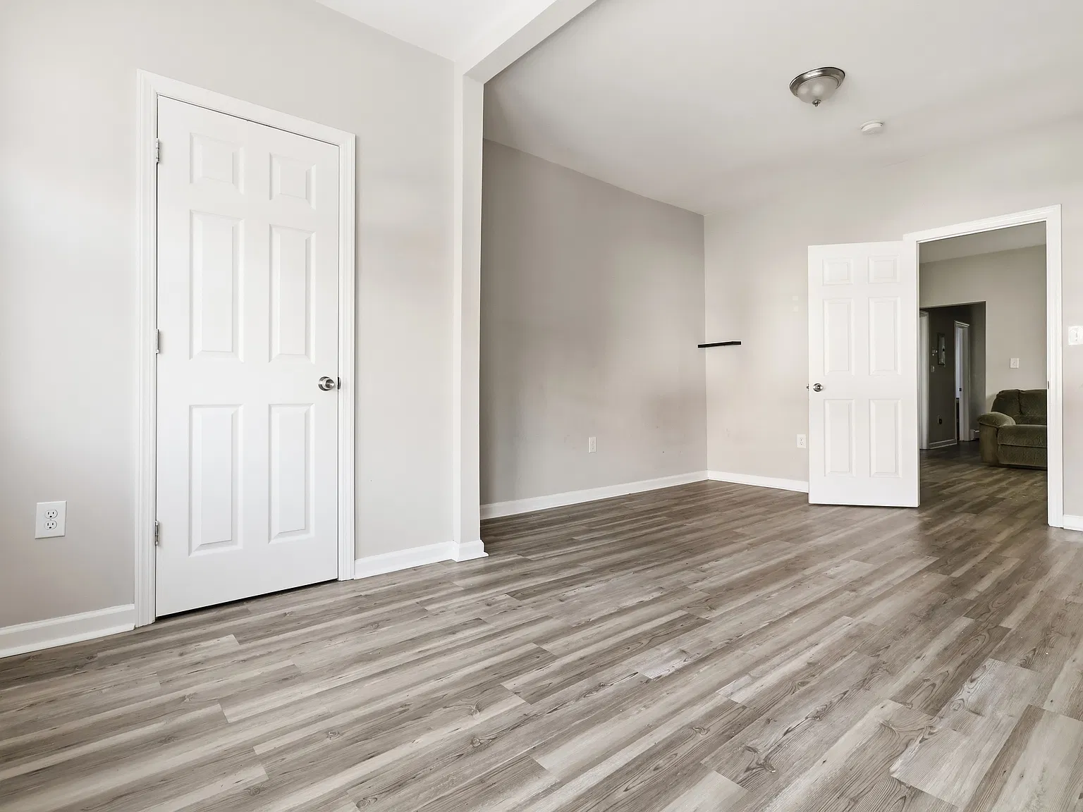 760 Grove St — Photo 3