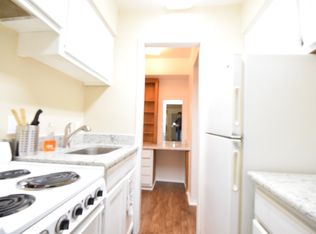 831 Cherry Laurel Ln, Dallas, TX 75211