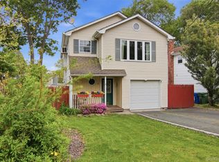 23 Woodside Avenue, Port Jefferson, NY 11777