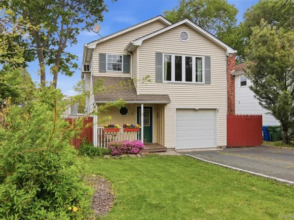 23 Woodside Avenue, Port Jefferson, NY 11777