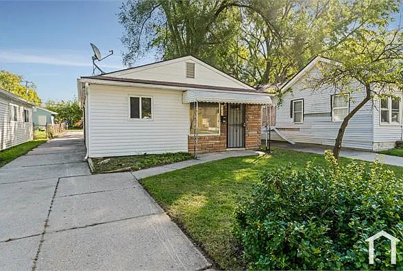 3 bed, 945 sqft, $1,200 — Photo 2