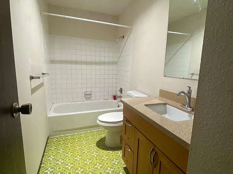 14640 NE 32nd St #D21 — Photo 10