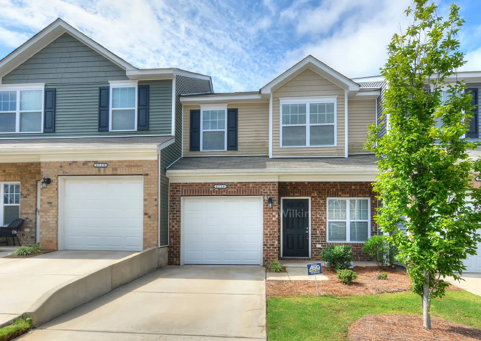 3 bed, 2.5 bath, 1320 sqft, $2,000 — Photo 3