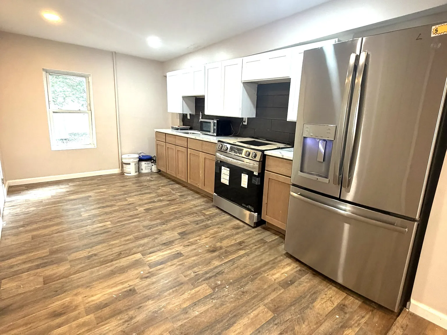 3 bed, $1,400 — Photo 3