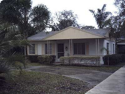 Florida bungalow with cool features