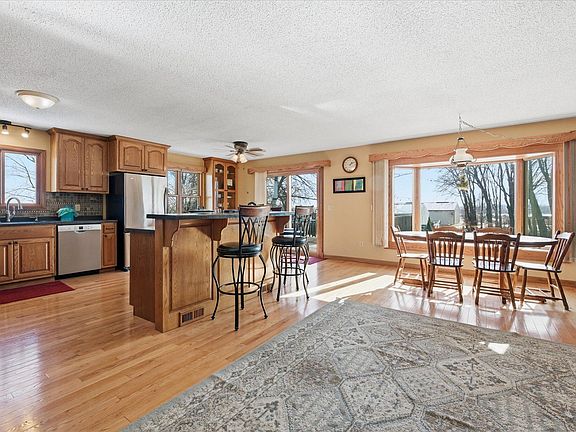 5th image of 20445 300th St