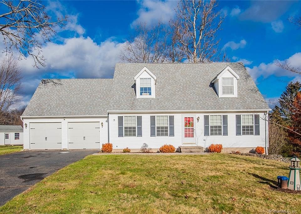 1st image of 5 Eastfield Farms Drive