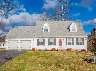 5 Eastfield Farms Dr, East Granby, CT 06026