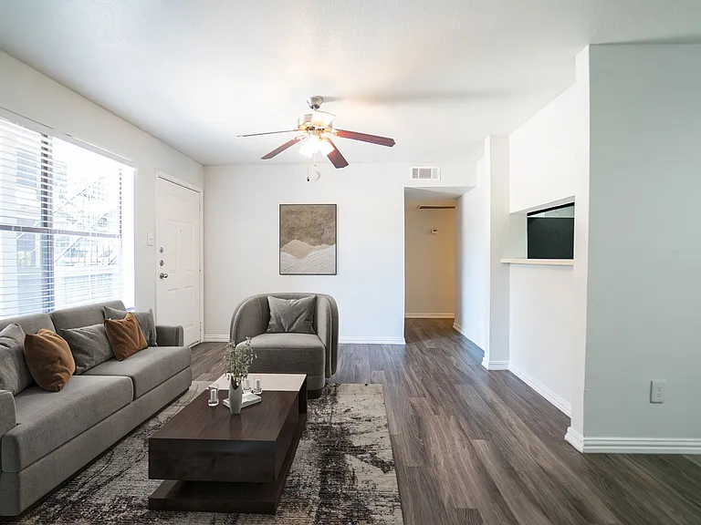 Chesapeake Apartments — Photo 9