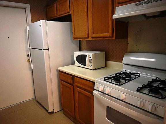 5th image of 817 Lexington Rd