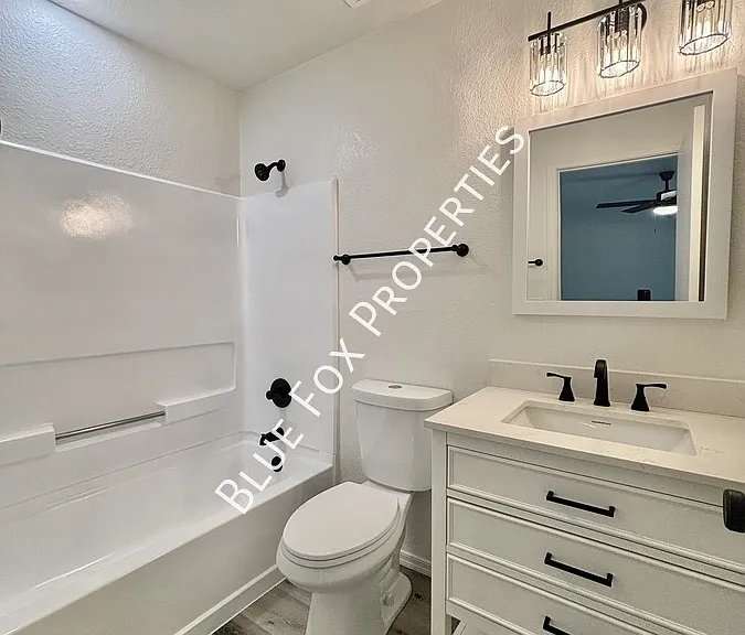 5369 S Waterloo Ln — Photo 20