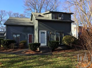 122 Lake St, Cranston, RI 02910