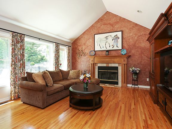 3rd image of 51 Wellington Ct