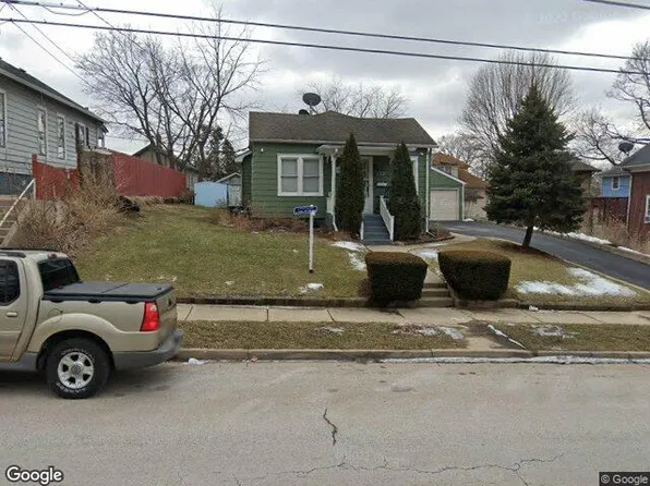 473 Park St, Elgin, IL 60120