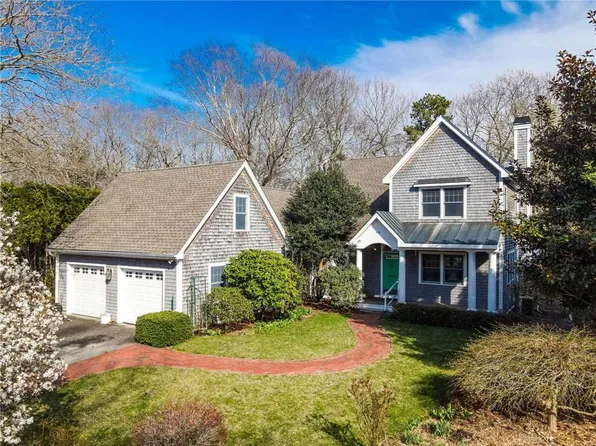 48 Lands End Dr, North Kingstown, RI 02852