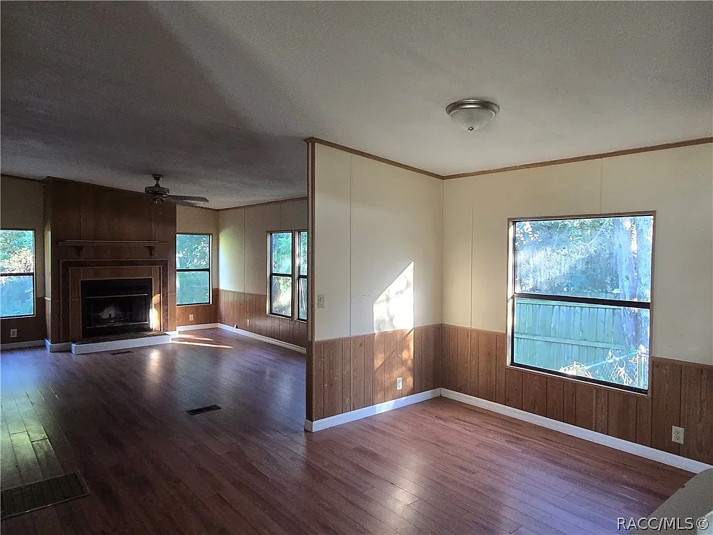 3 bed, 2.0 bath, 1404 sqft, $1,295 — Photo 3
