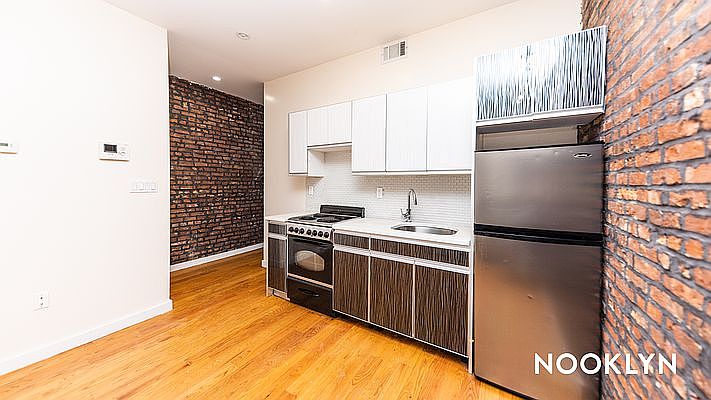 1st image of 662 Park Pl APT 1R