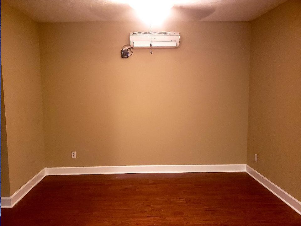 2nd image of 923 College St #2H